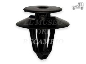 Grapa fijación panel de puerta Ford Escort y Fiesta Recambio