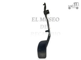 Pedal de embrague Seat 131 82 .