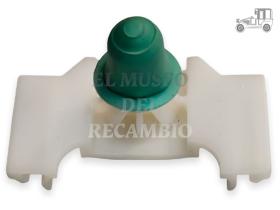 Clip moldura lateral Volkswagen Golf del 92 Recambio