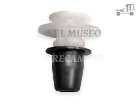 Grapa moldura lateral PSA y Volkswagen Golf '90 Recambio