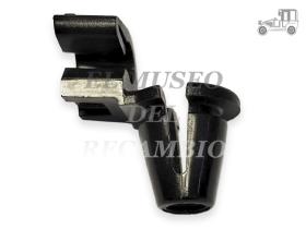 Grapa fijación varilla de capó Fiat Punto y Lancia Y Recambio