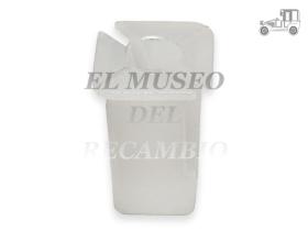 Taco de plástico paso de rueda Ford Fiesta 1989 Recambio