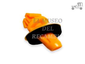 Grapa fijación aleta trasera Toyota Recambio