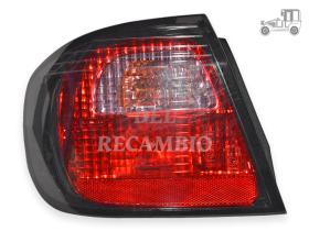 Piloto trasero izquierdo Nissan Primera P11 4 puertas Recambio