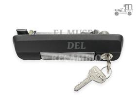 Manecilla delanteta derecha Seat negra y cromada Clausor