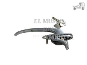 Manecilla de puerta exterior cromada con llave Seat 600 D MUSEO
