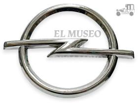 Anagrama cromado Opel .
