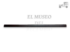 Moldura delantera derecha Volkswagen Polo 3 puertas .