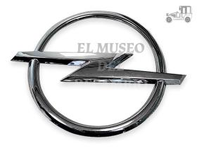 Anagrama  redondo 110 mm cromado adhesivo Opel .