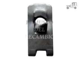 Grapa metálica clip mediana Renault Recambio