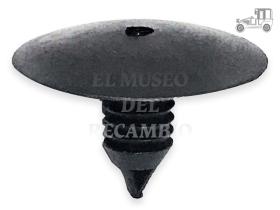 Grapa pase de rueda Renault y  Peugeot Recambio